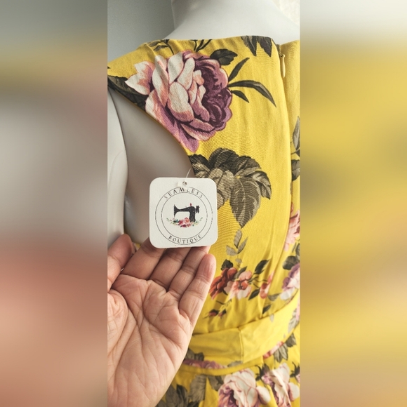 NWT Vintage Flower Yellow Midi Dress! - Picture 4 of 11